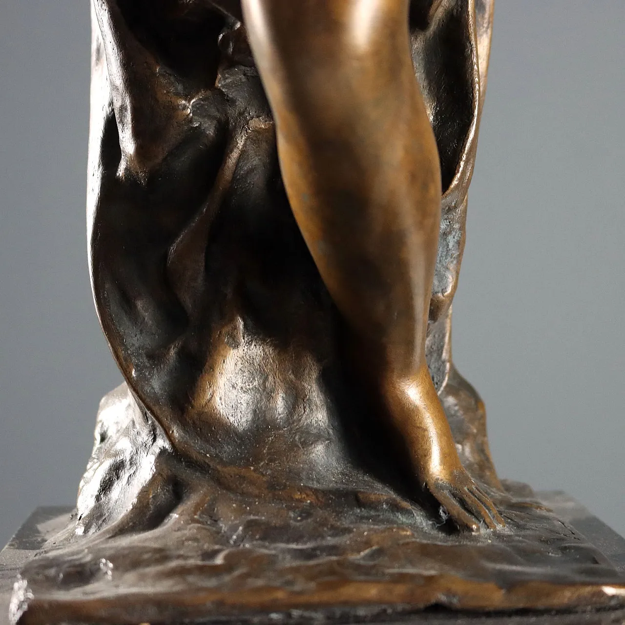 Slavebronze sculpture with marble base, 20th century 6