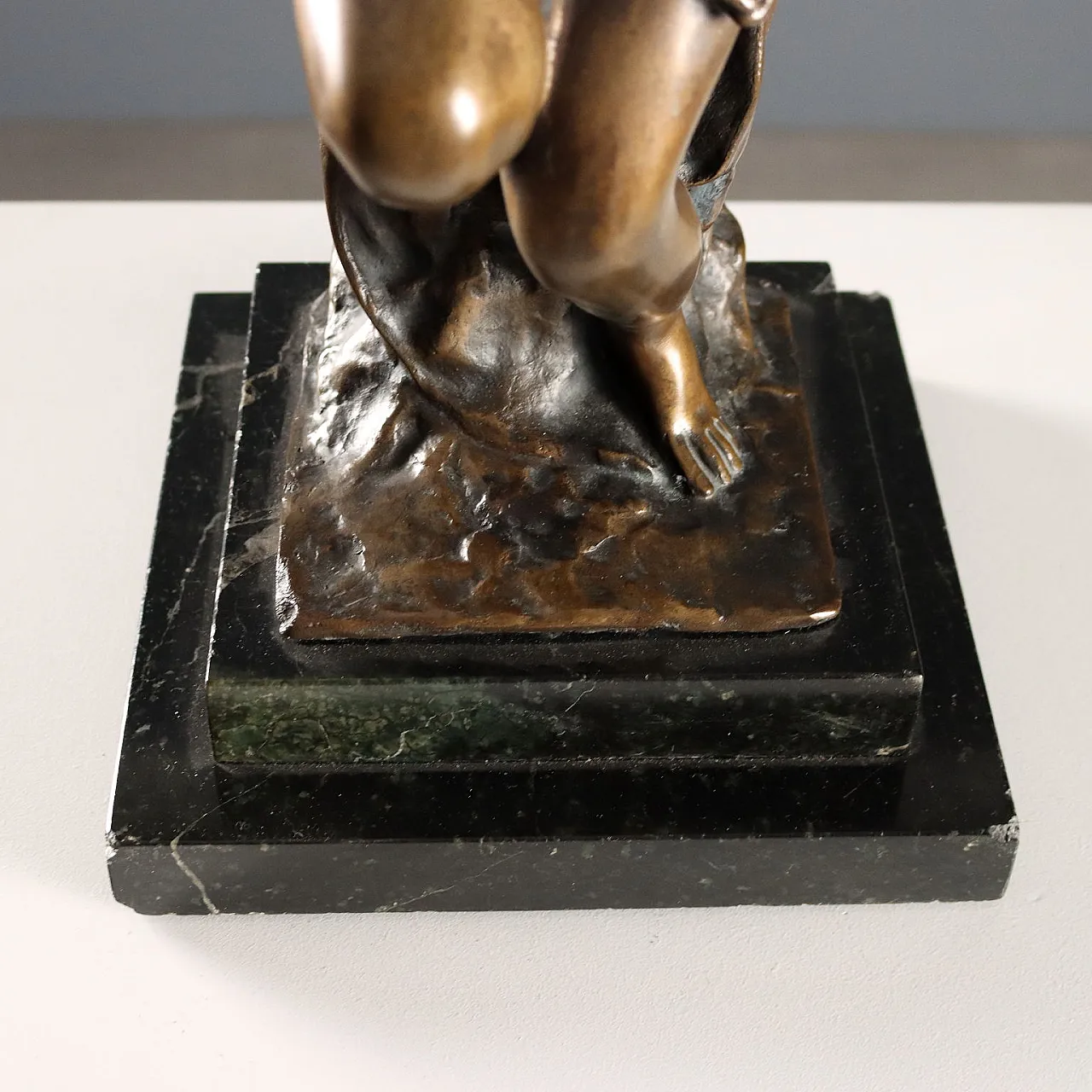 Slavebronze sculpture with marble base, 20th century 7