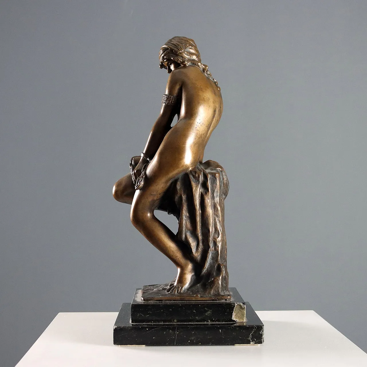 Slavebronze sculpture with marble base, 20th century 8