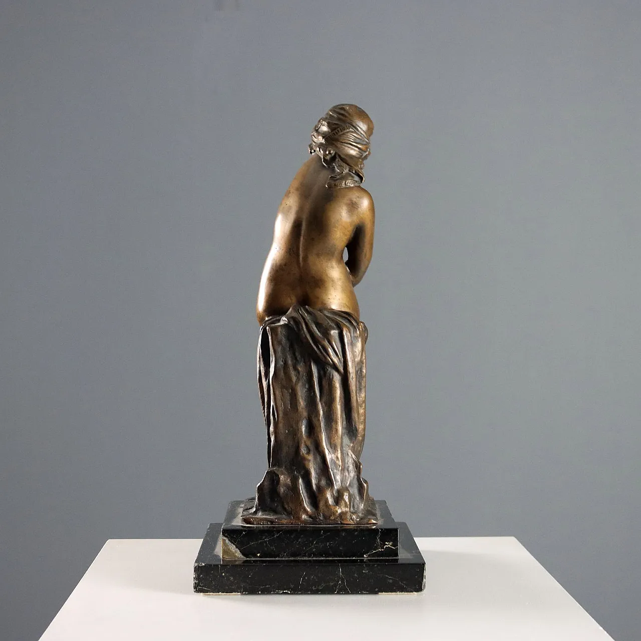 Slavebronze sculpture with marble base, 20th century 10