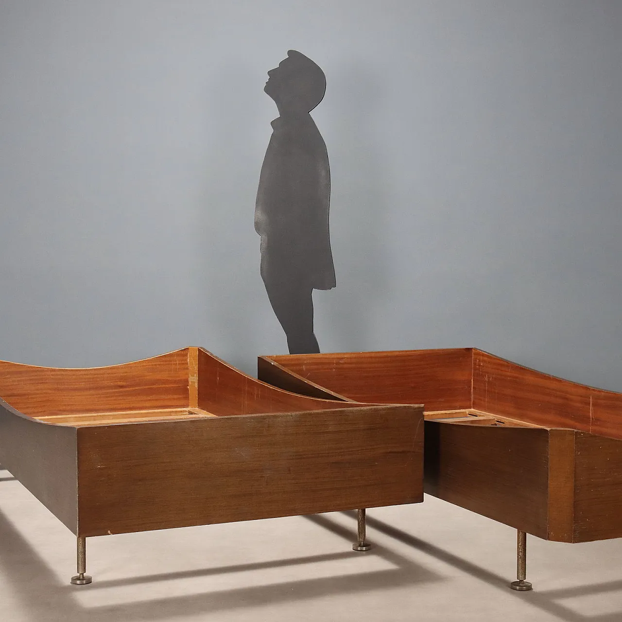Pair of beds in exotic veneered wood and chrome metal, 20th century 3
