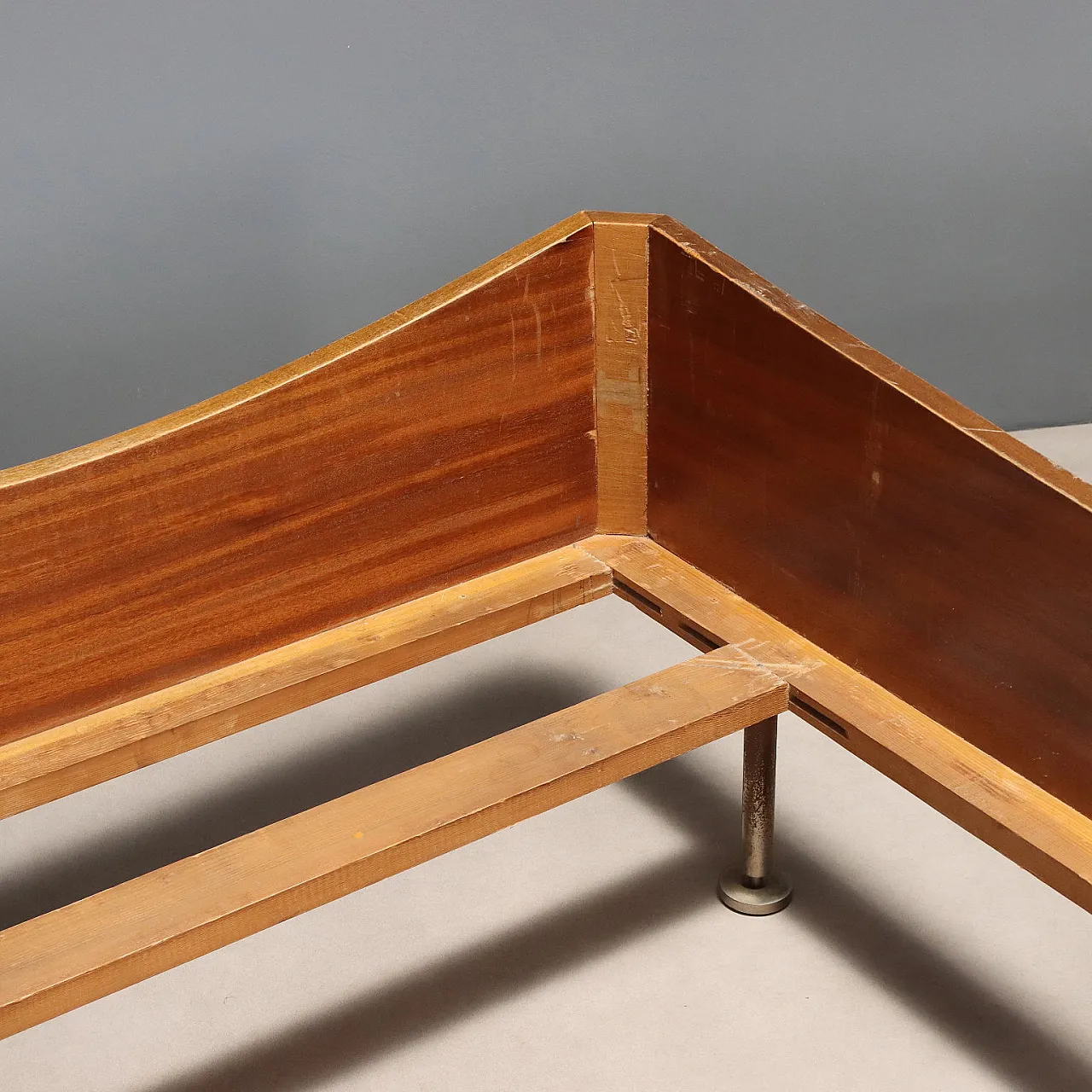 Pair of beds in exotic veneered wood and chrome metal, 20th century 7