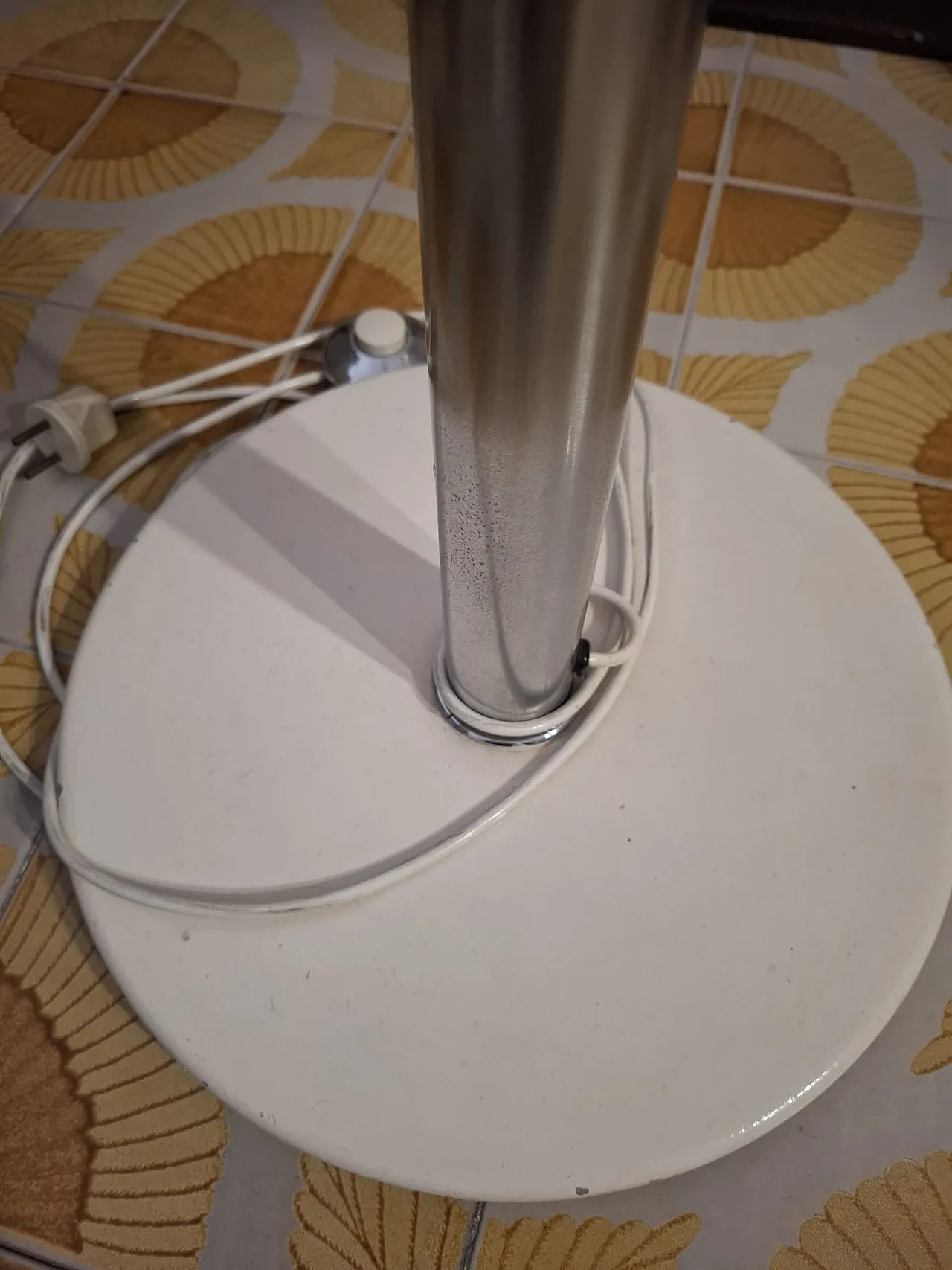 Modernist floor lamp with opaline globe 4