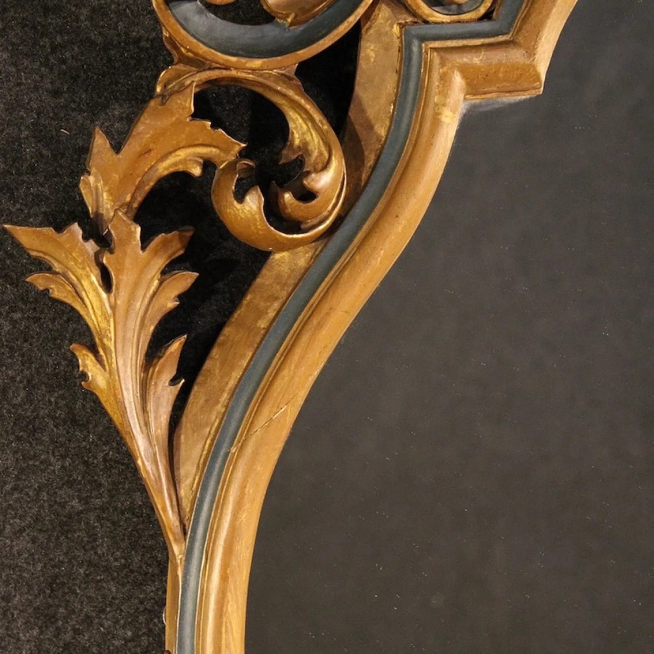 Specchiera italiana laccata e dorata in stile Luigi XV del XX secolo 8