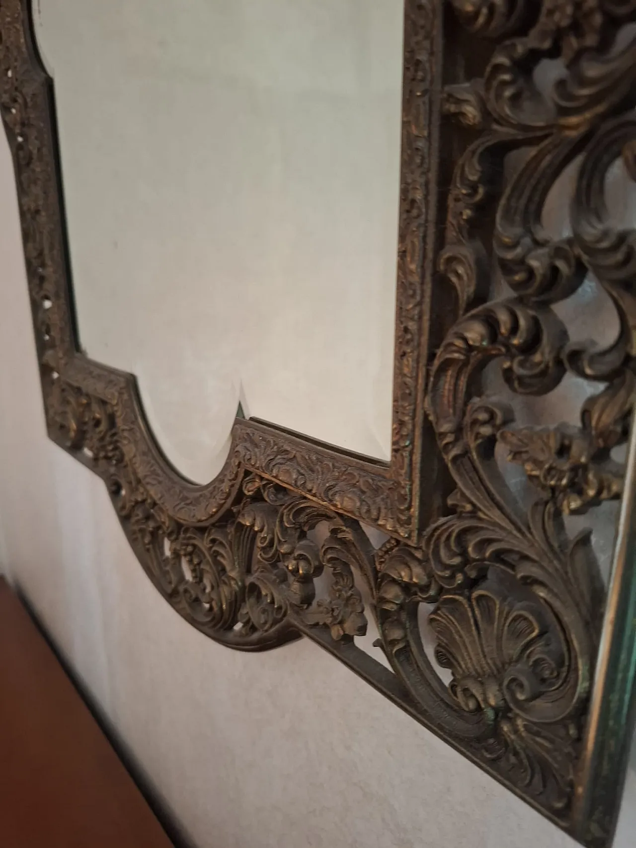 Specchio da parete decorato con struttura in metallo, anni '70 2