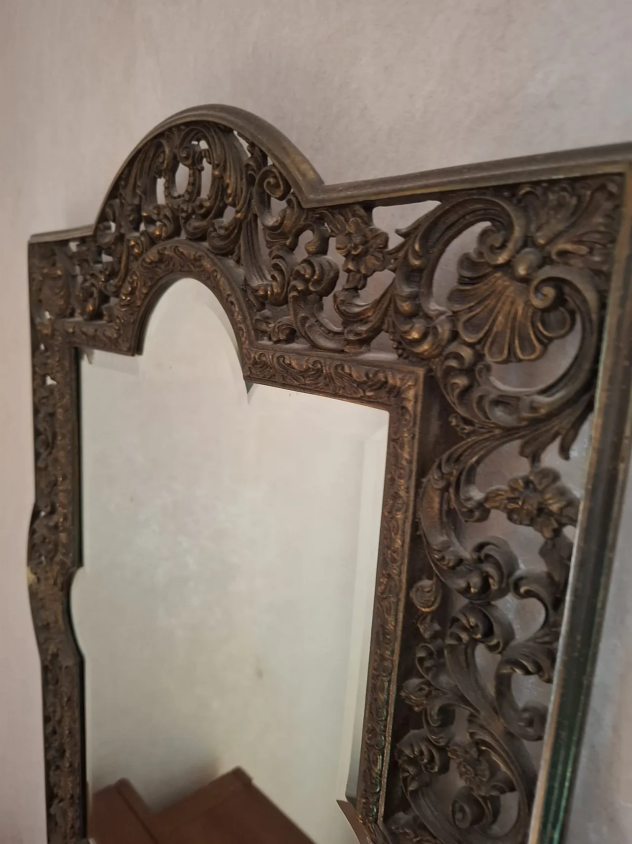 Specchio da parete decorato con struttura in metallo, anni '70 3