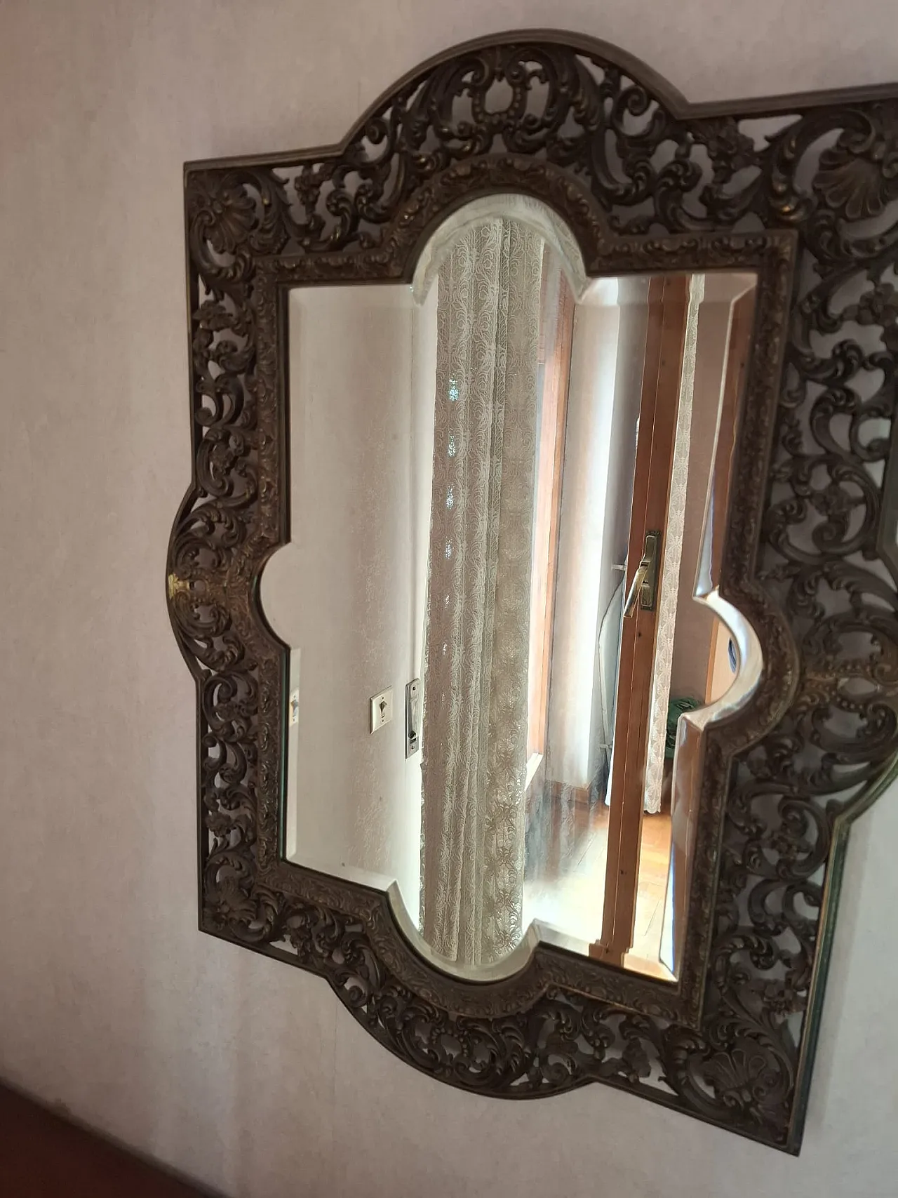 Specchio da parete decorato con struttura in metallo, anni '70 6
