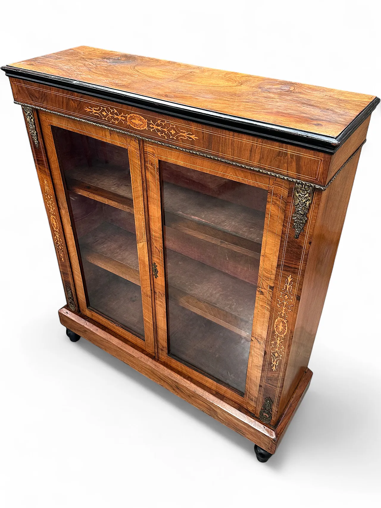 Victorian display cabinet with inlays and bronzes in walnut root, mid-19th century 17