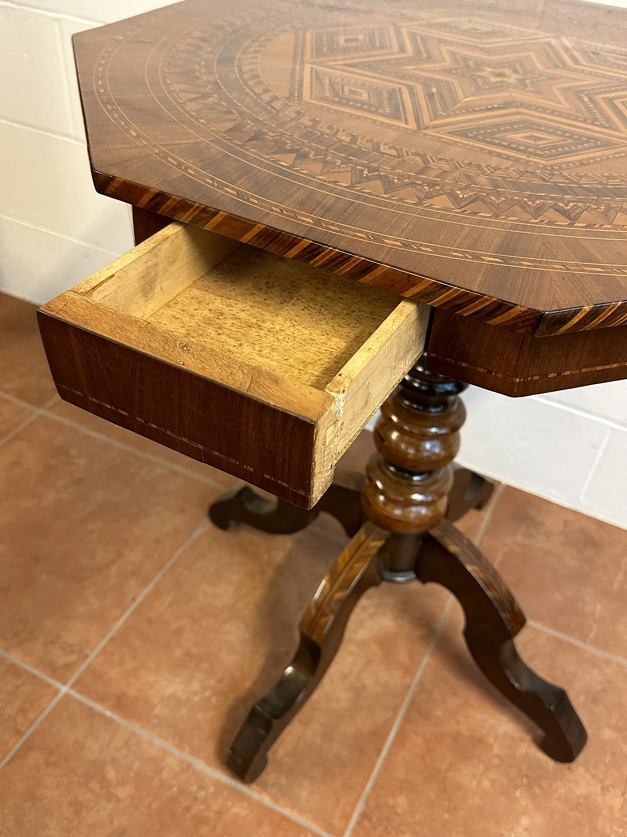 Octagonal inlaid Rolo coffee table with drawer, Emilia, mid-19th century 4