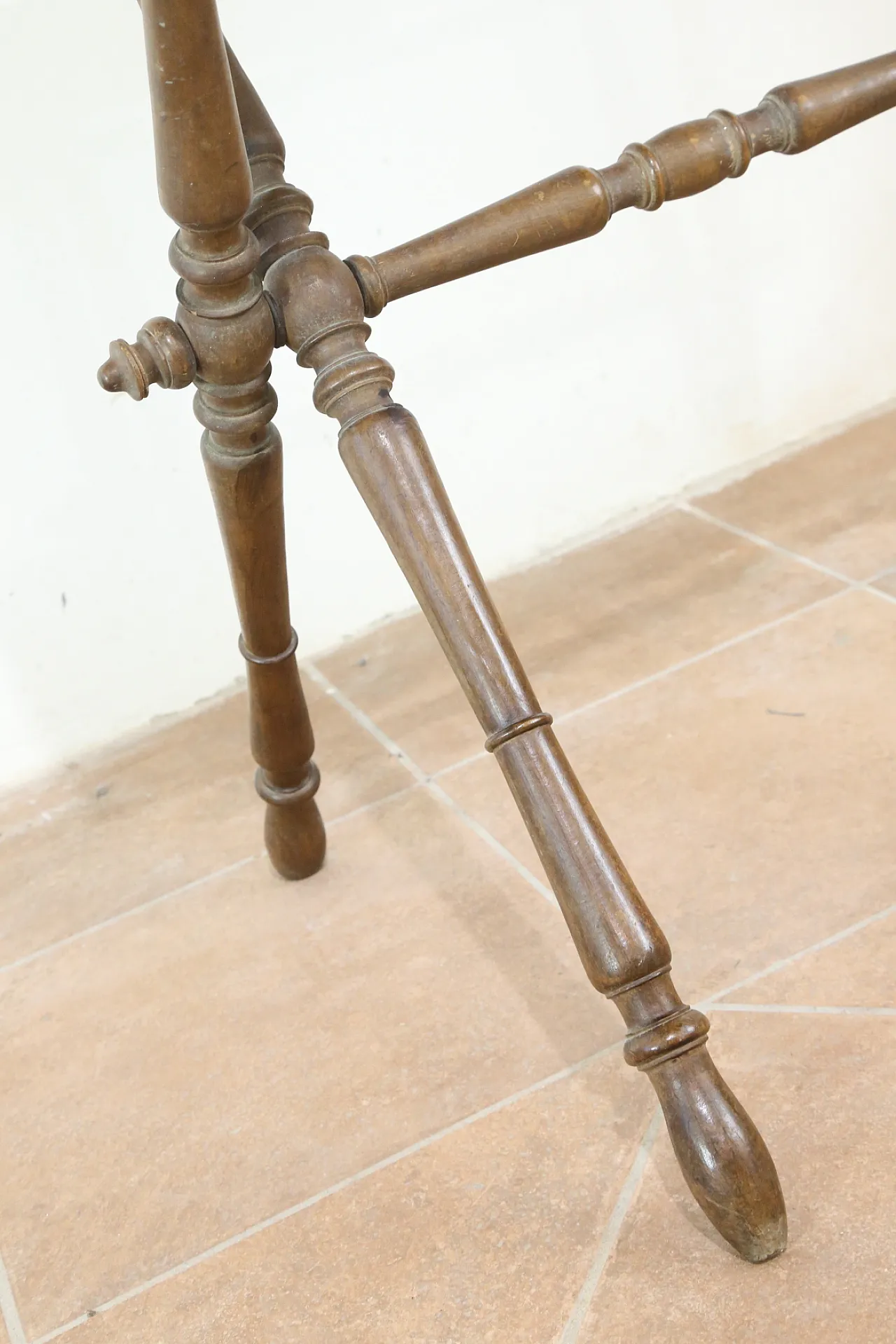 Tavolino richiudibile umbertino con gambe rocchetto, '800 7