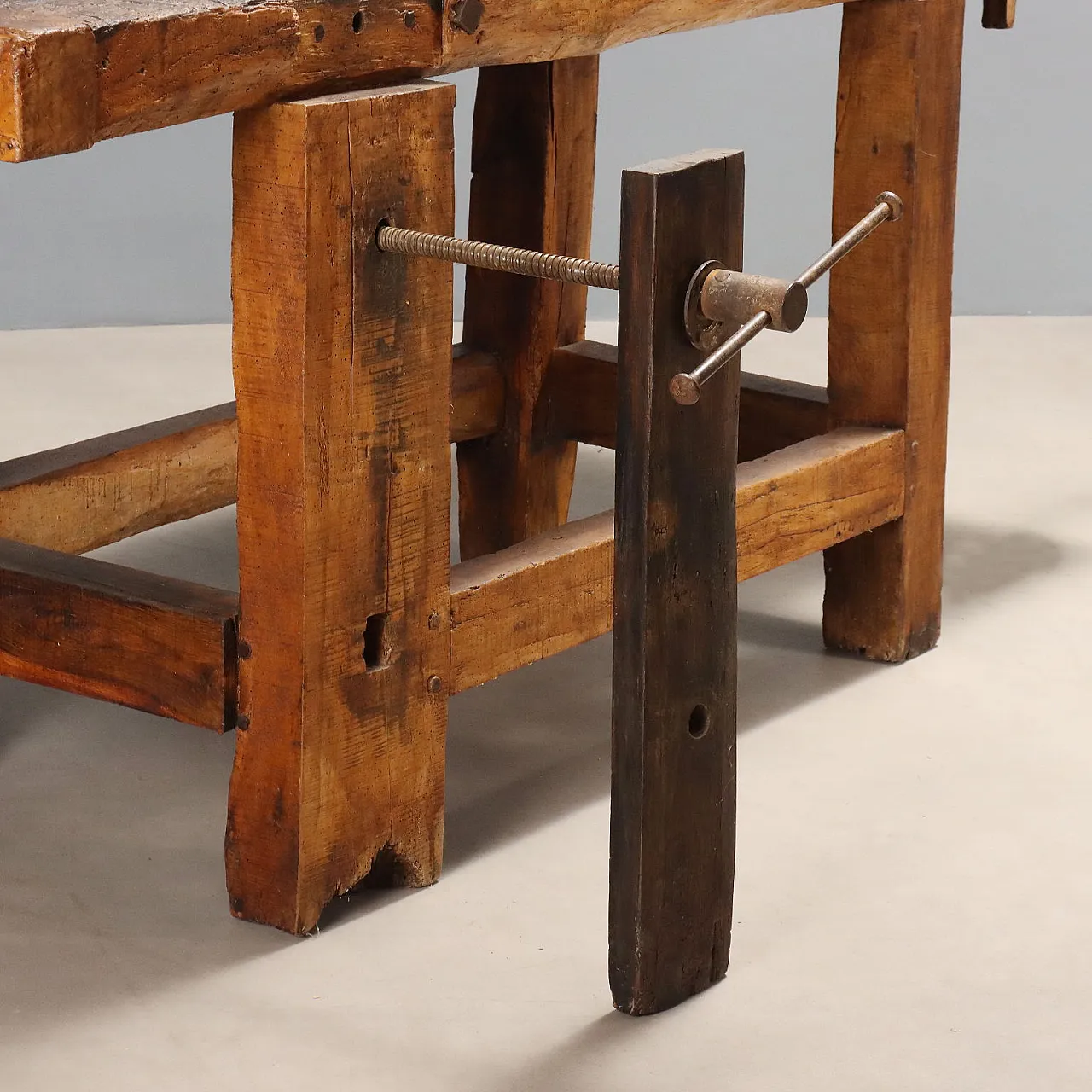 Carpenter's workbench in chestnut, 19th century 3