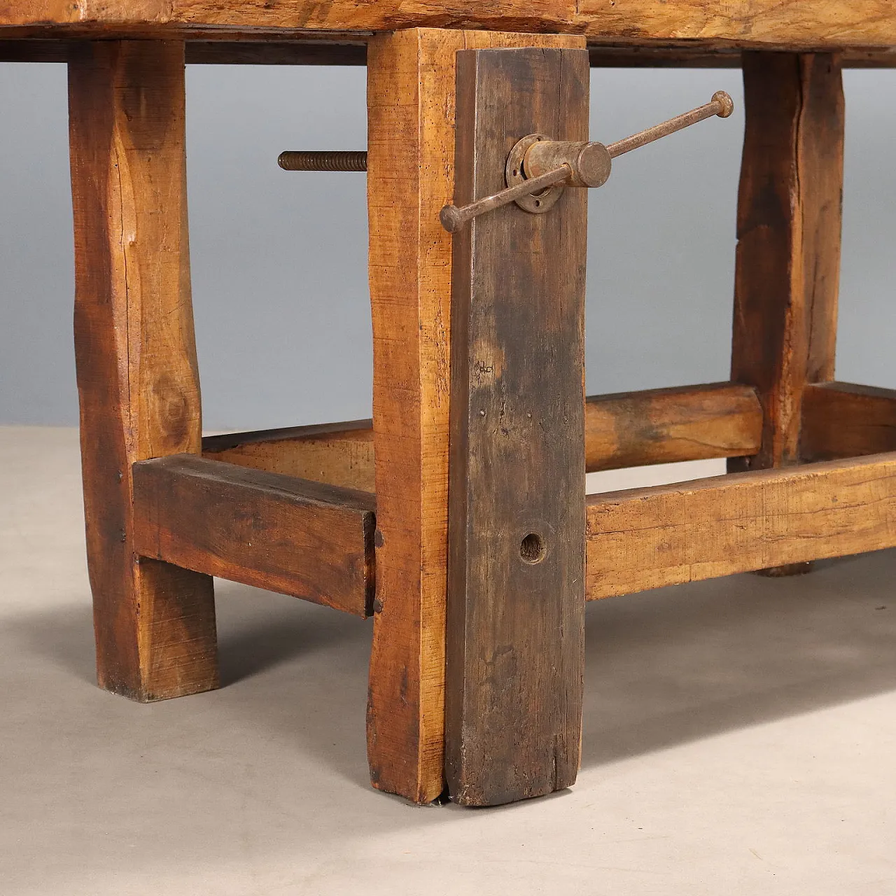 Carpenter's workbench in chestnut, 19th century 4