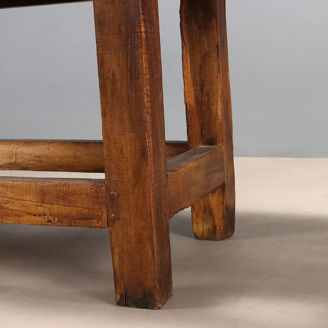 Carpenter's workbench in chestnut, 19th century 9