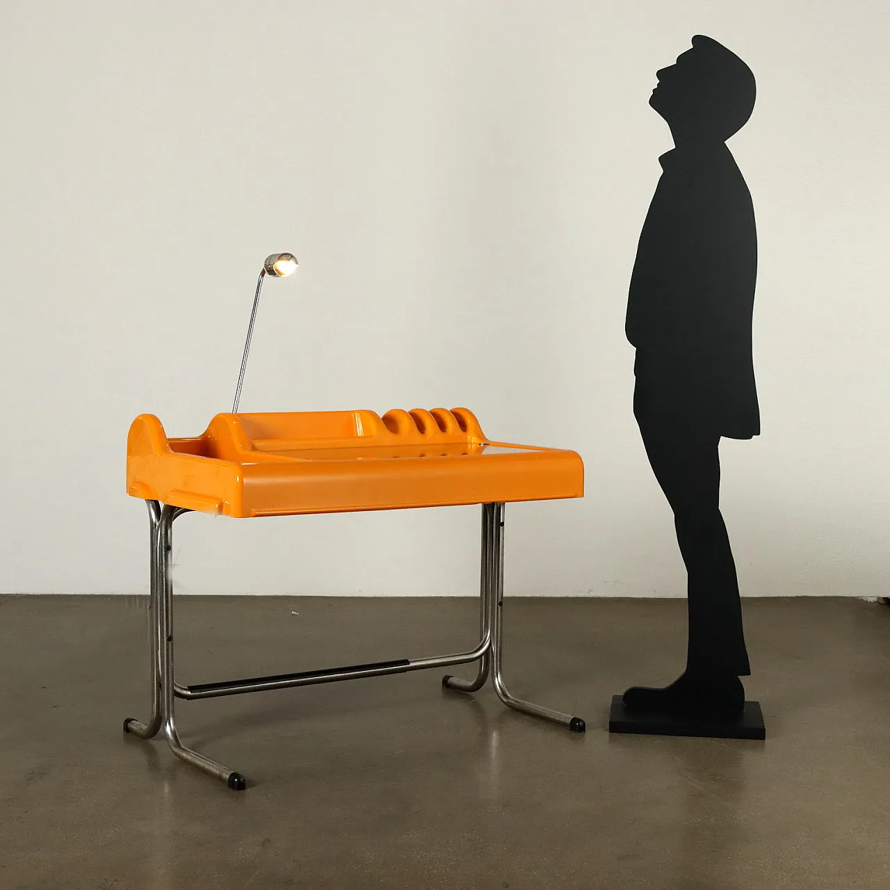 Orix orange desk by Vittorio Parigi & Nani Prina for Molteni&Co, 1970s 3