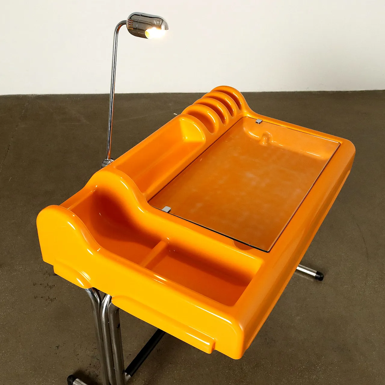 Orix orange desk by Vittorio Parigi & Nani Prina for Molteni&Co, 1970s 4