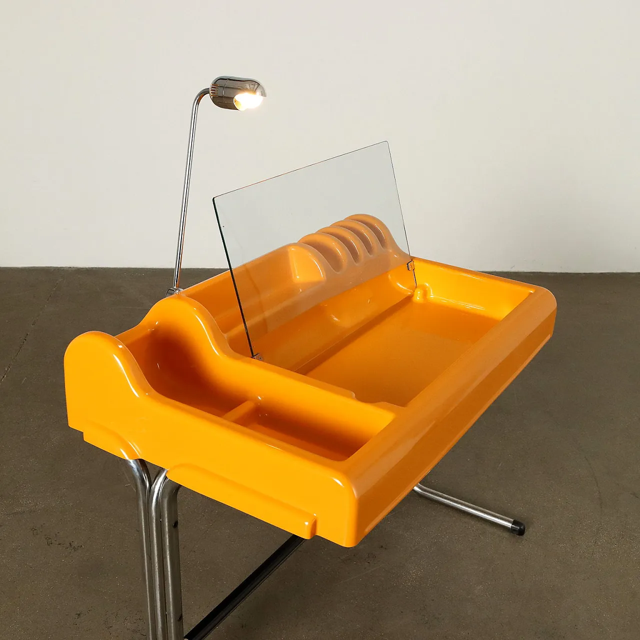 Orix orange desk by Vittorio Parigi & Nani Prina for Molteni&Co, 1970s 5