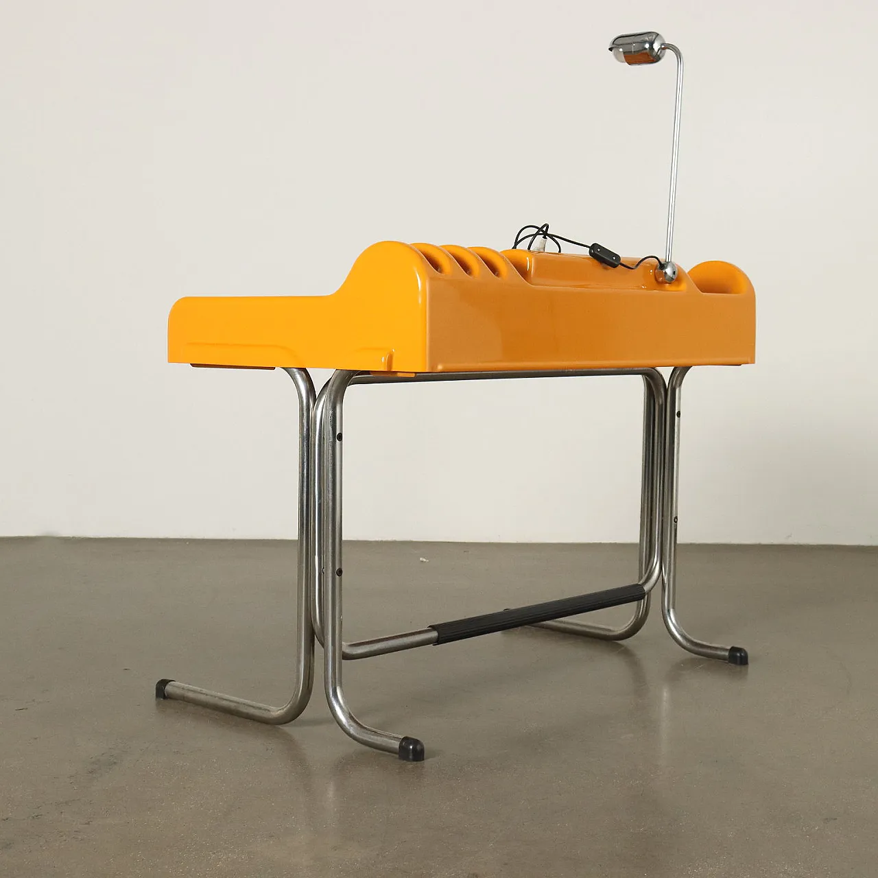 Orix orange desk by Vittorio Parigi & Nani Prina for Molteni&Co, 1970s 10