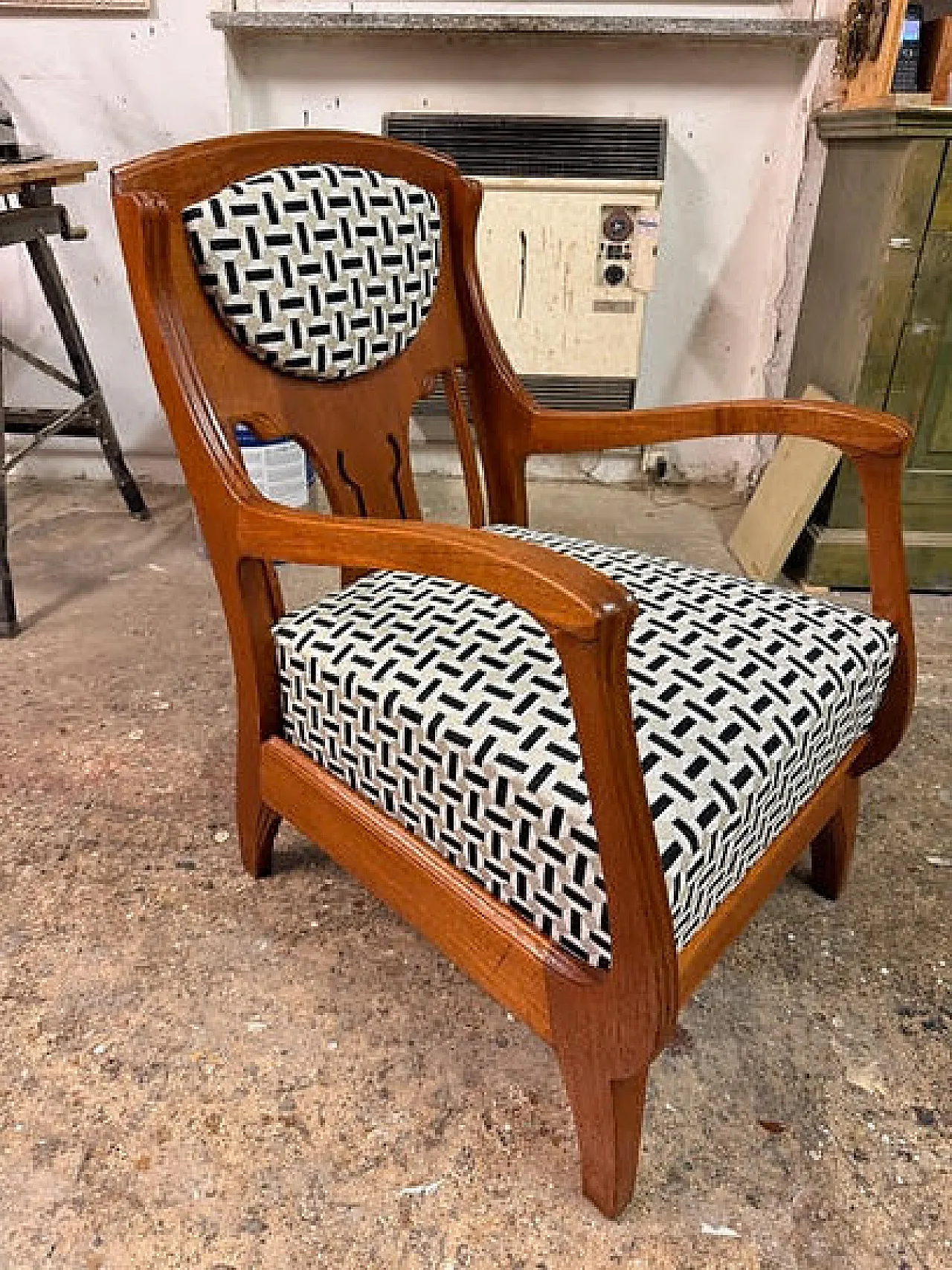 Liberty oak armchair by Eugenio Quarti, early 20th century 5