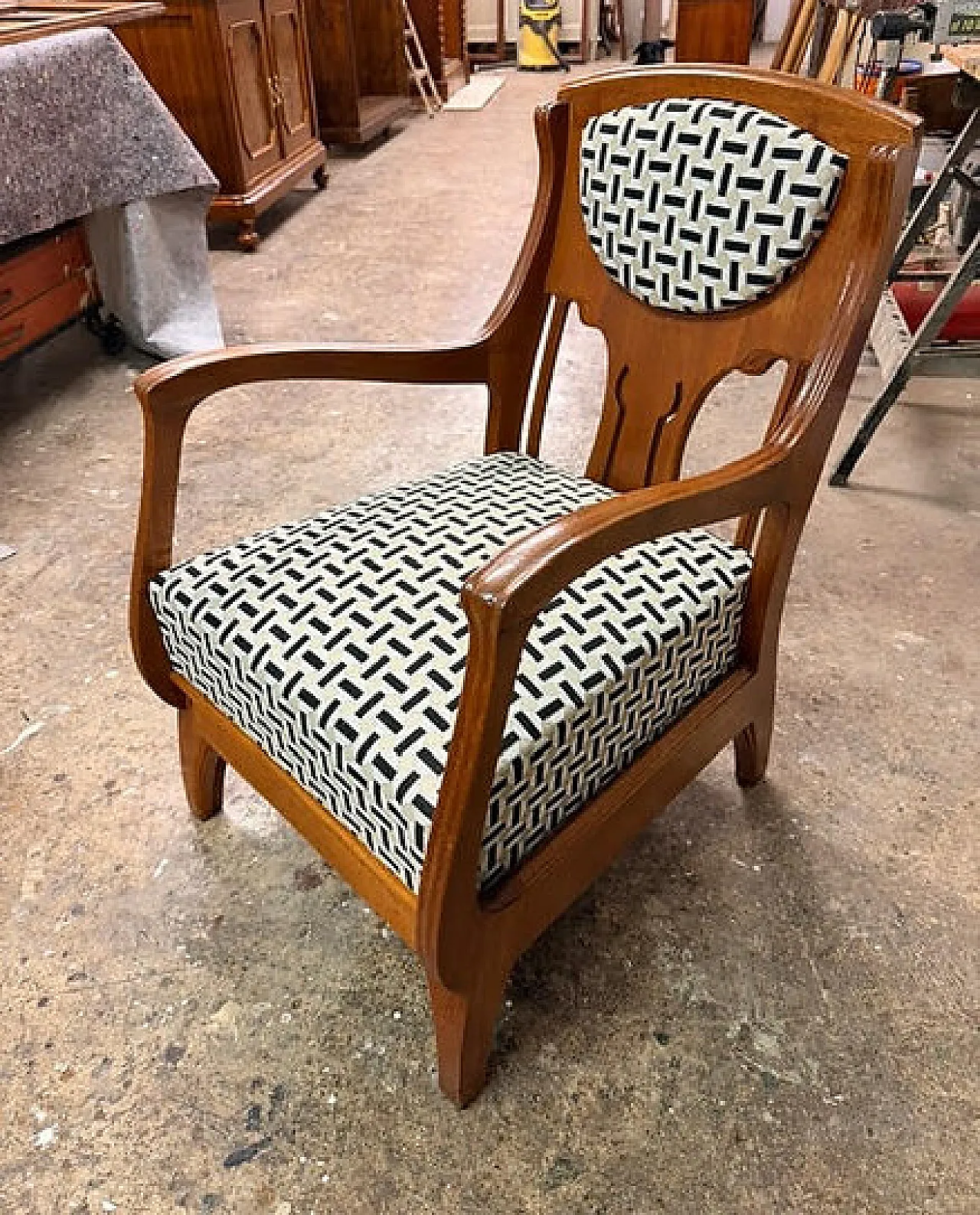 Liberty oak armchair by Eugenio Quarti, early 20th century 6