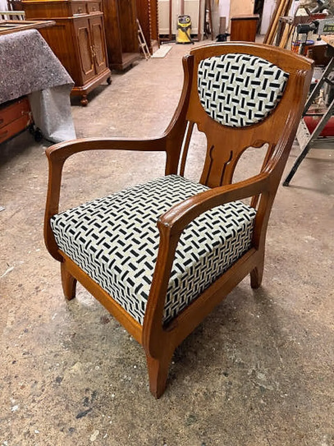 Liberty oak armchair by Eugenio Quarti, early 20th century 7