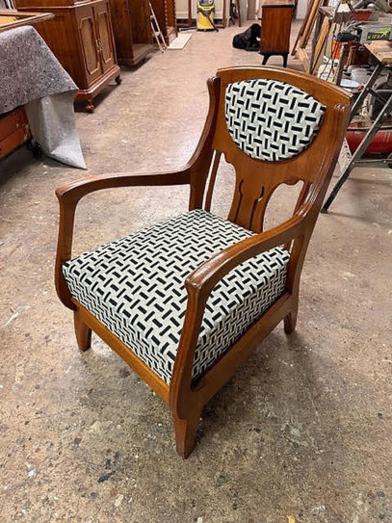 Liberty oak armchair by Eugenio Quarti, early 20th century 8