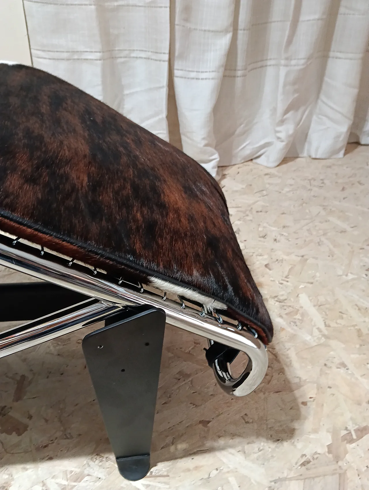 Chaise Longue LC4 1401 in spotted fur by Mdf Italia, 200s 14