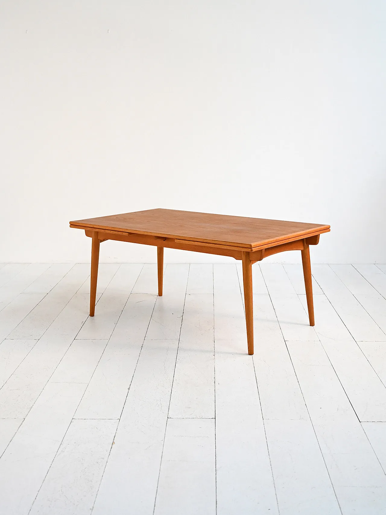 Extendable table model “AT 312” by Hans J. Wegner 4