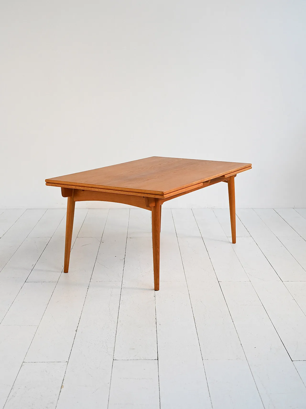 Extendable table model “AT 312” by Hans J. Wegner 5