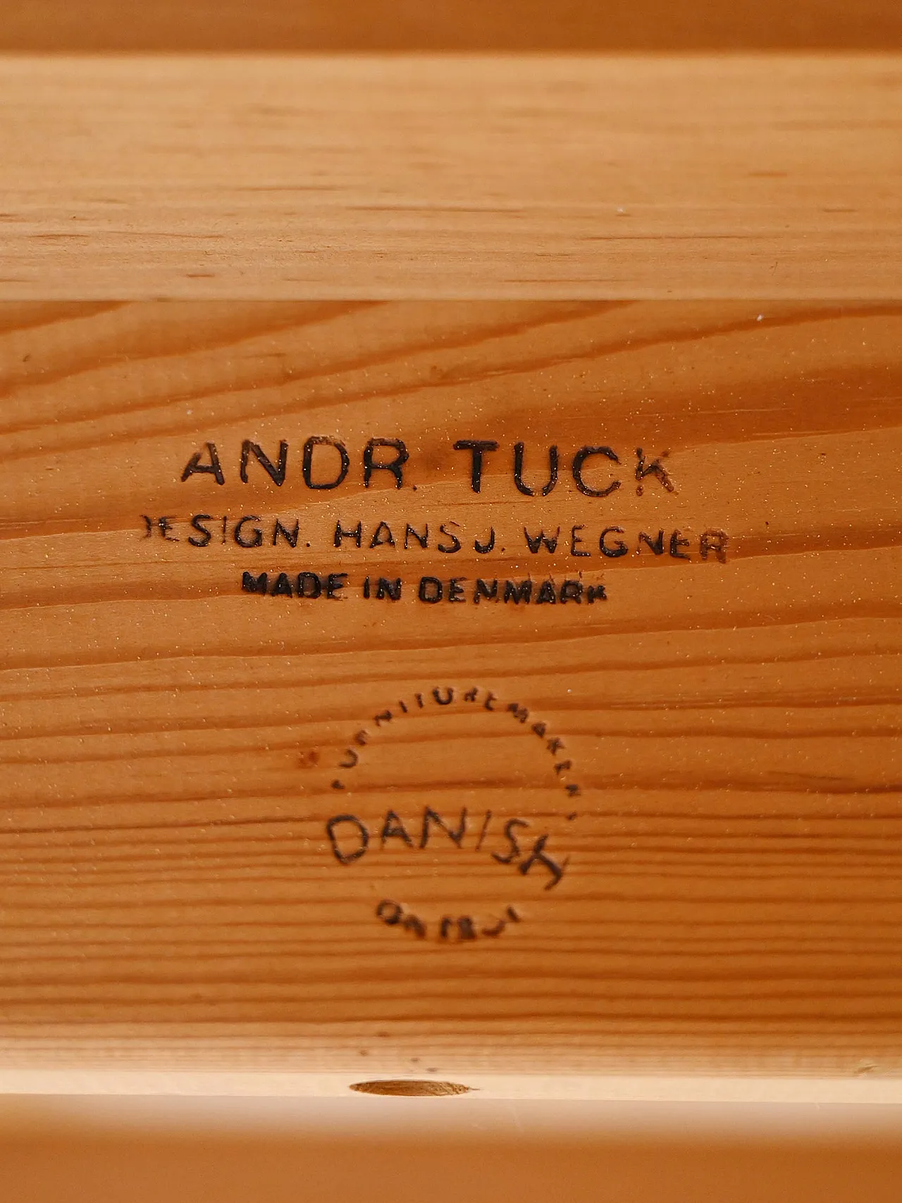 Extendable table model “AT 312” by Hans J. Wegner 6