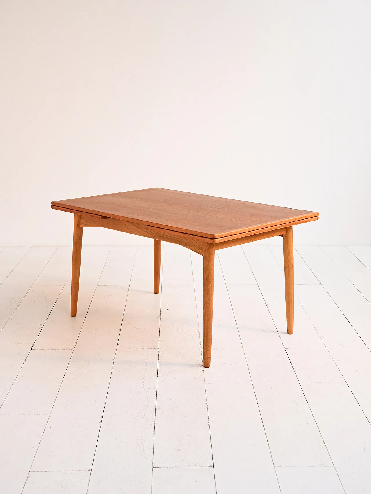 Extendable dining table in teak and oak, Danish design from the 1960s 7