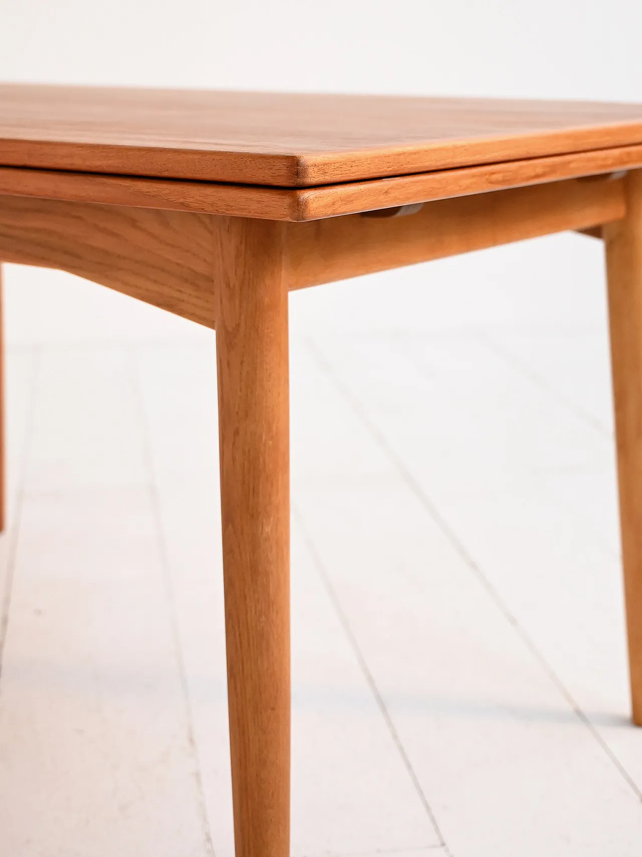 Extendable dining table in teak and oak, Danish design from the 1960s 8