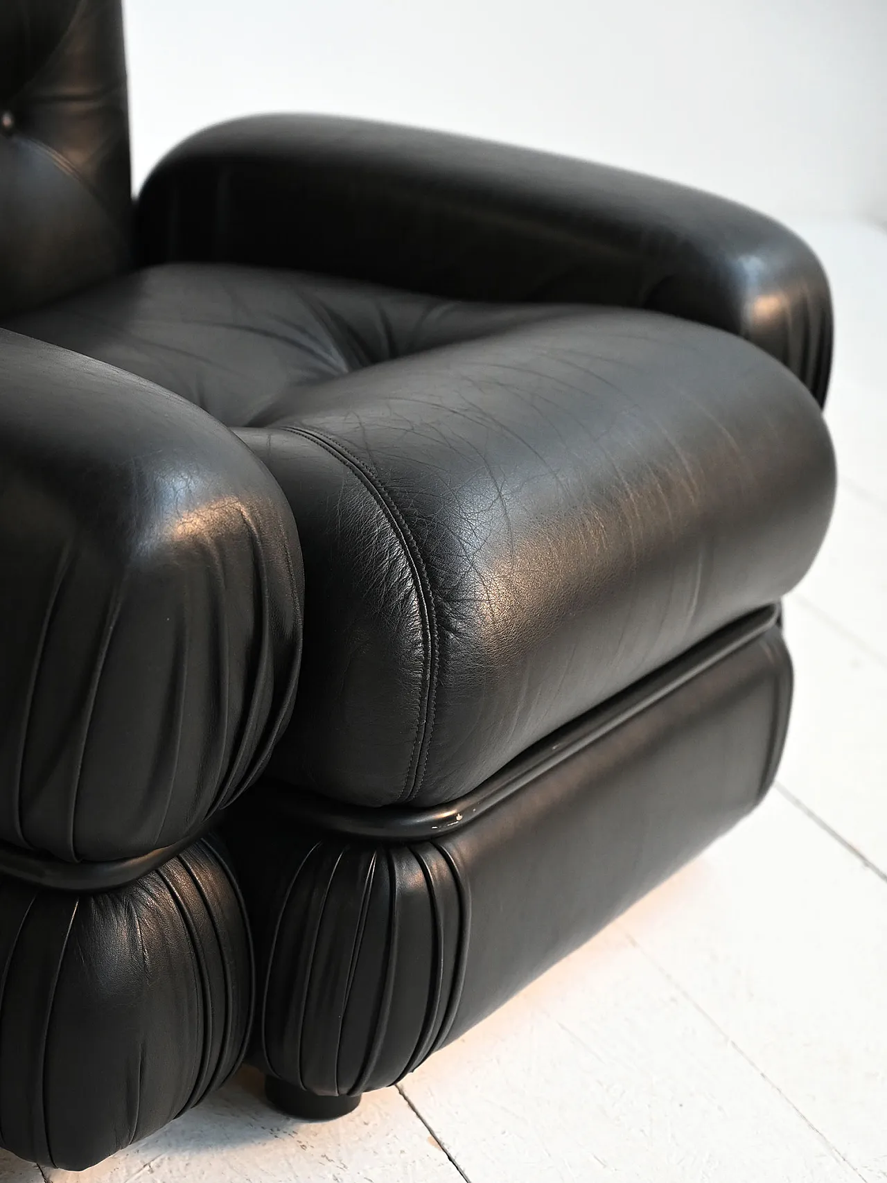 Armchairs in black leather and tubular steel, 70s 6