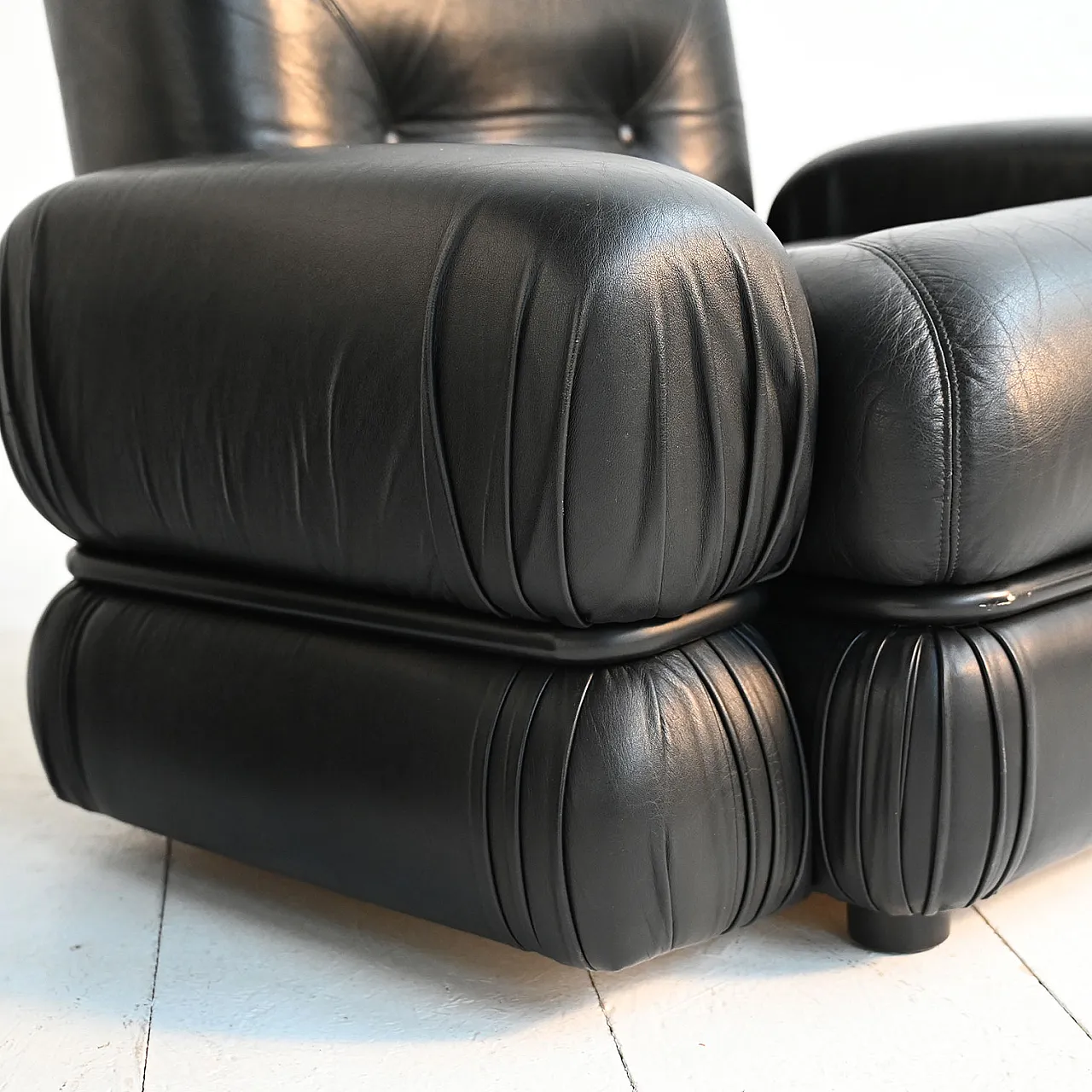 Armchairs in black leather and tubular steel, 70s 10
