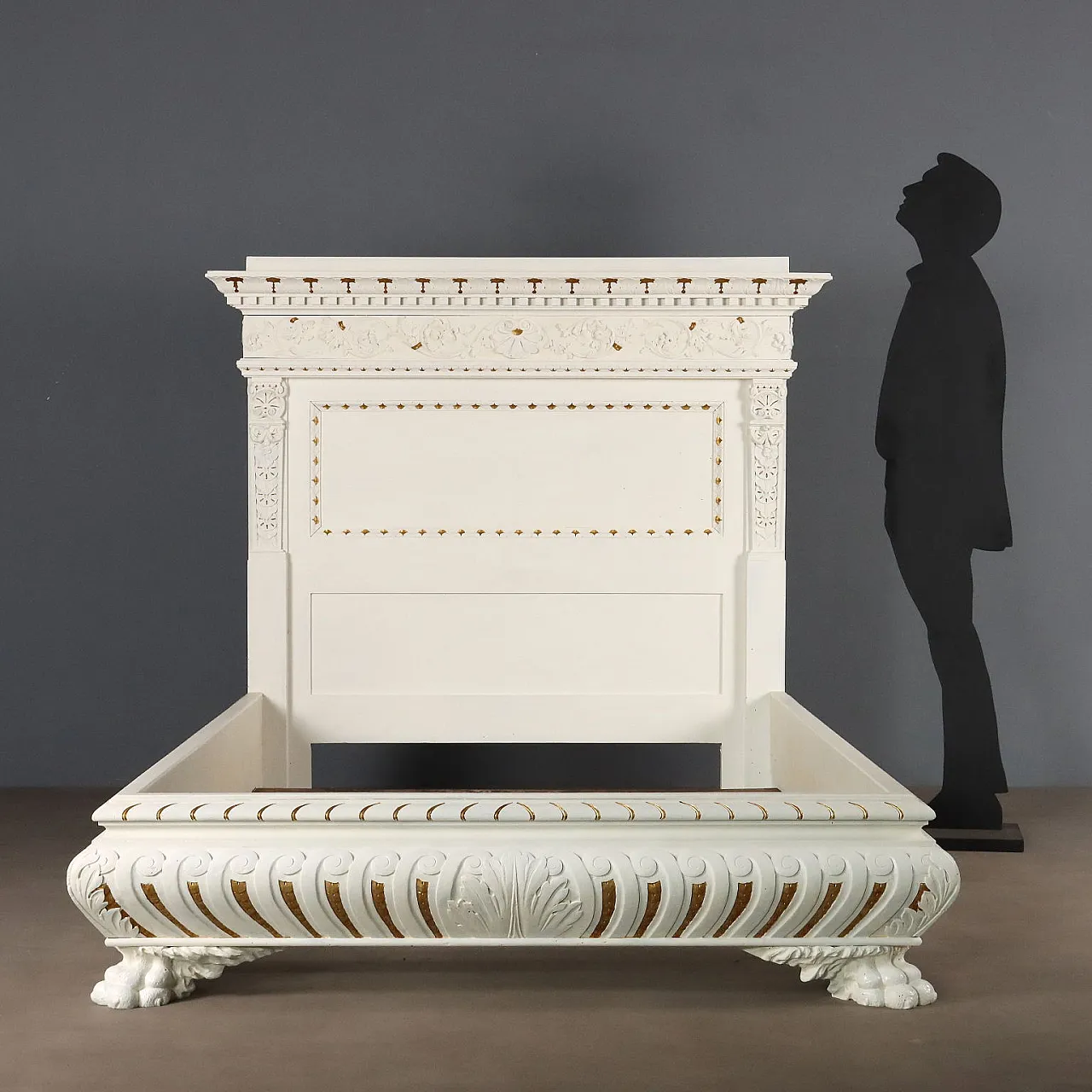 Neo-Renaissance style bed, 20th century 3
