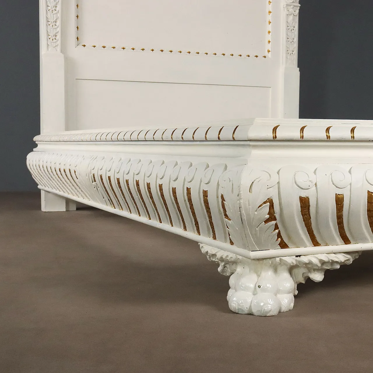 Neo-Renaissance style bed, 20th century 8