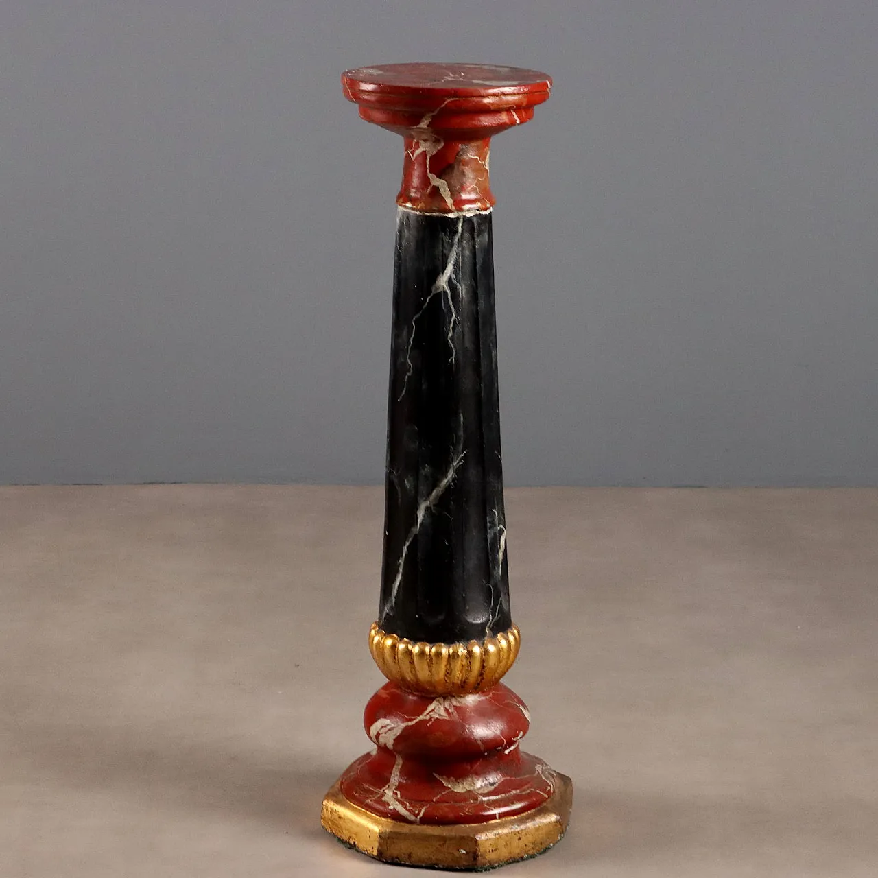 Colonna in cemento dipinta a finto marmo, '900 1