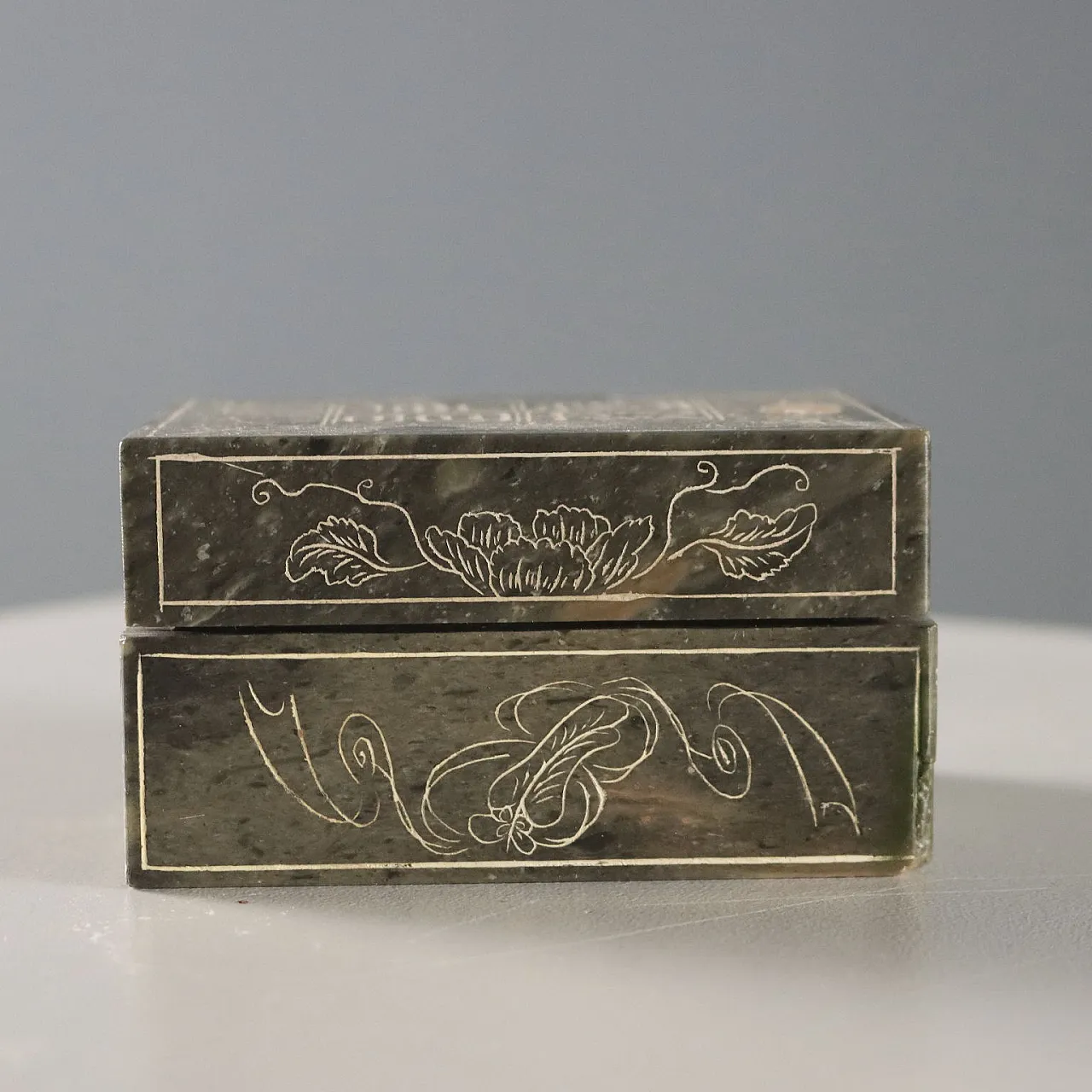 Scatola in pietra saponaria completa di sigilli, 20th century 9