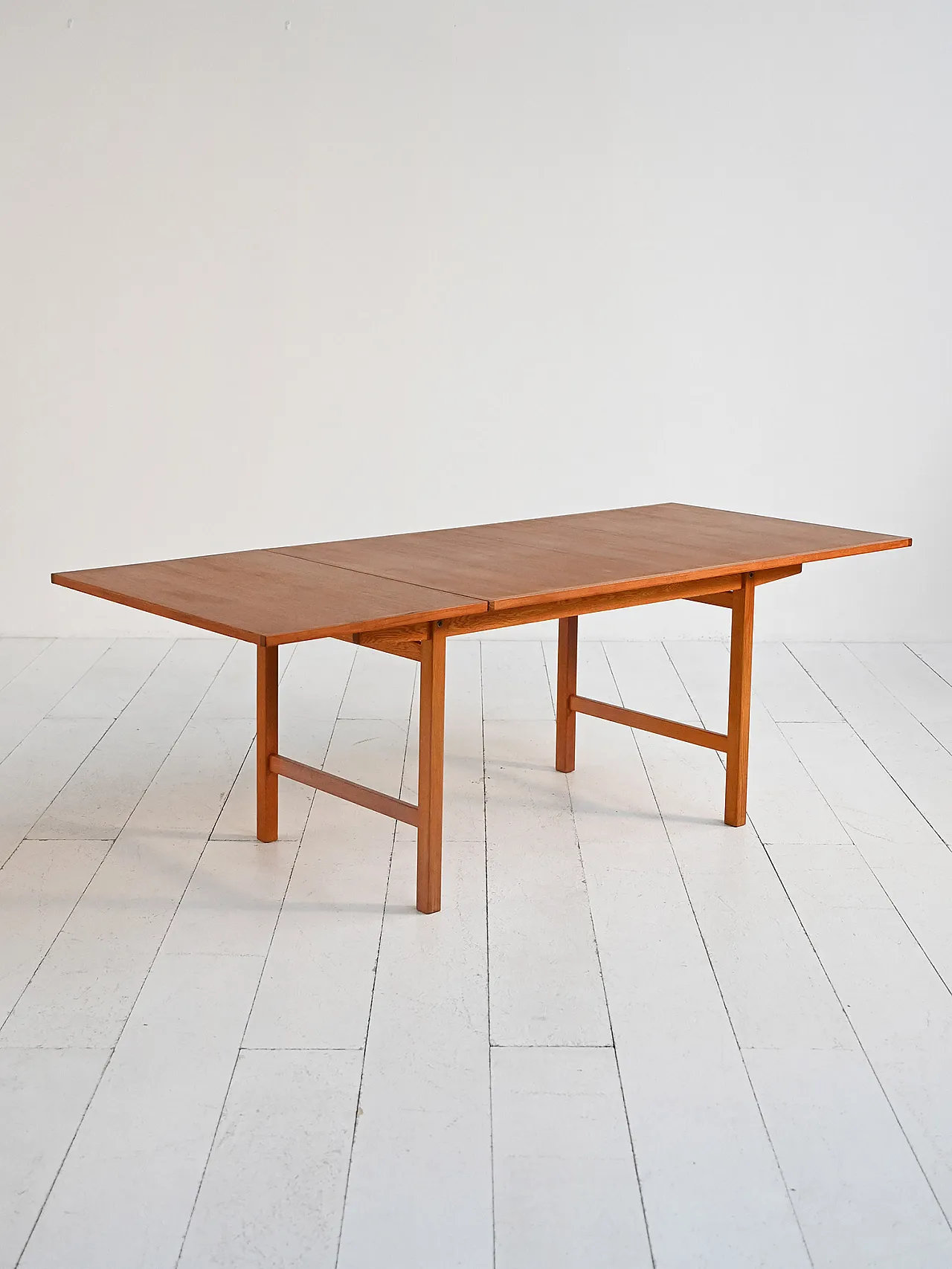 Scandinavian extendable table in teak and oak from the 1960s 4