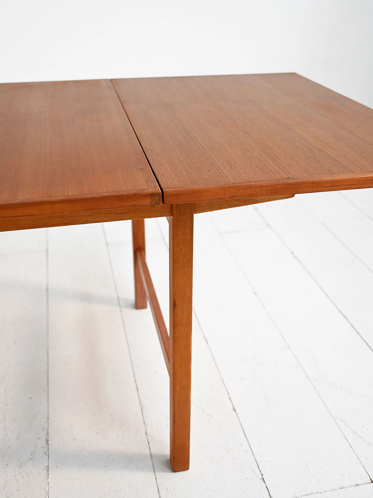Scandinavian extendable table in teak and oak from the 1960s 8