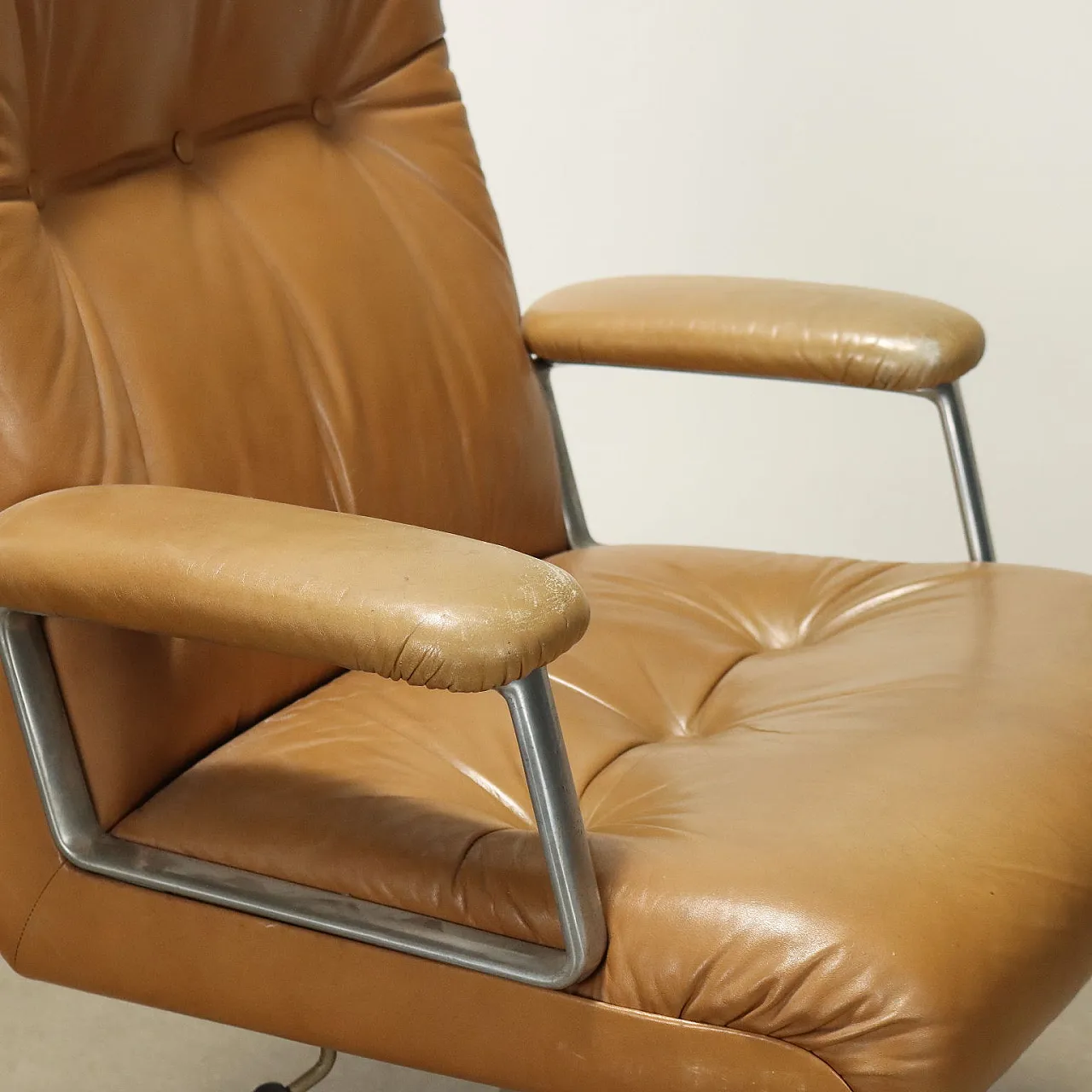 Leather and steel swivel office chair, 1960s 4