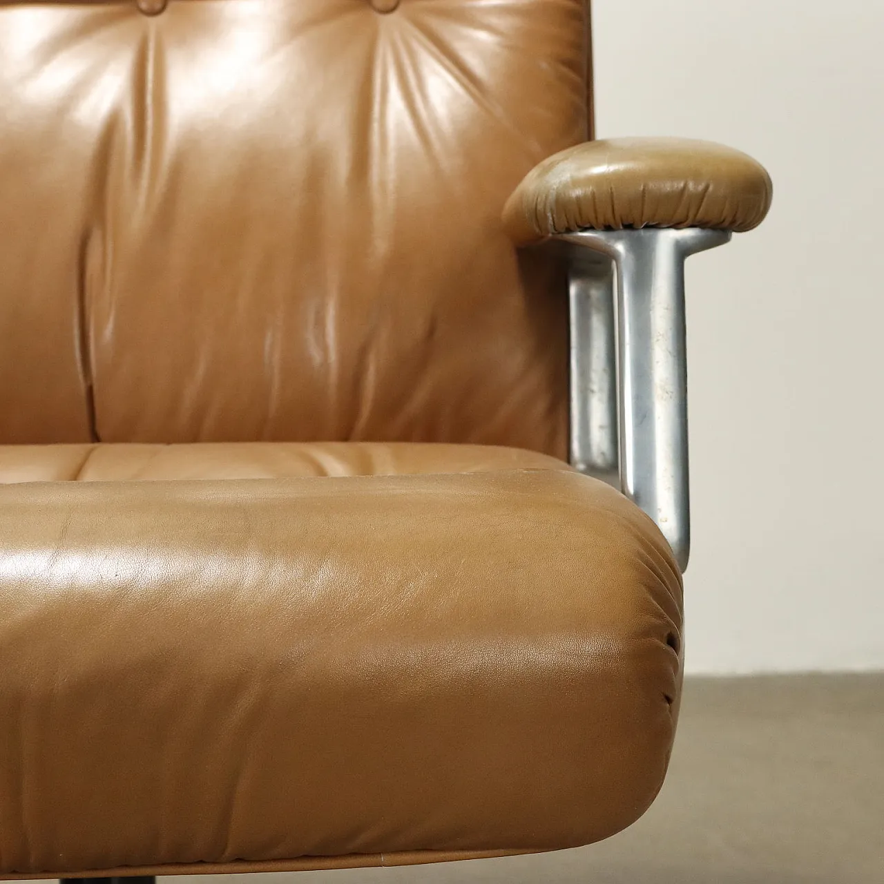 Leather and steel swivel office chair, 1960s 5