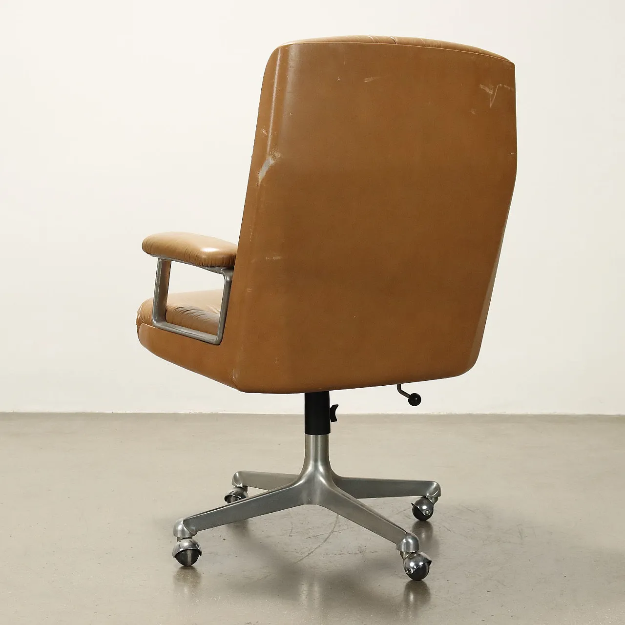 Leather and steel swivel office chair, 1960s 7