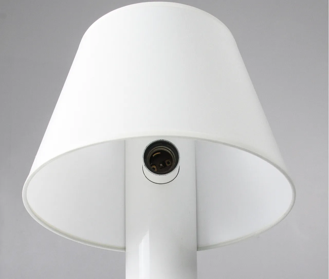 Lampada da tavolo in metallo laccato bianco, anni '60 3