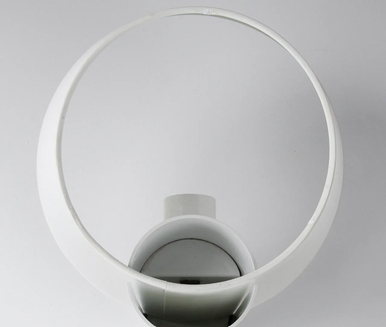 Lampada da tavolo in metallo laccato bianco, anni '60 5