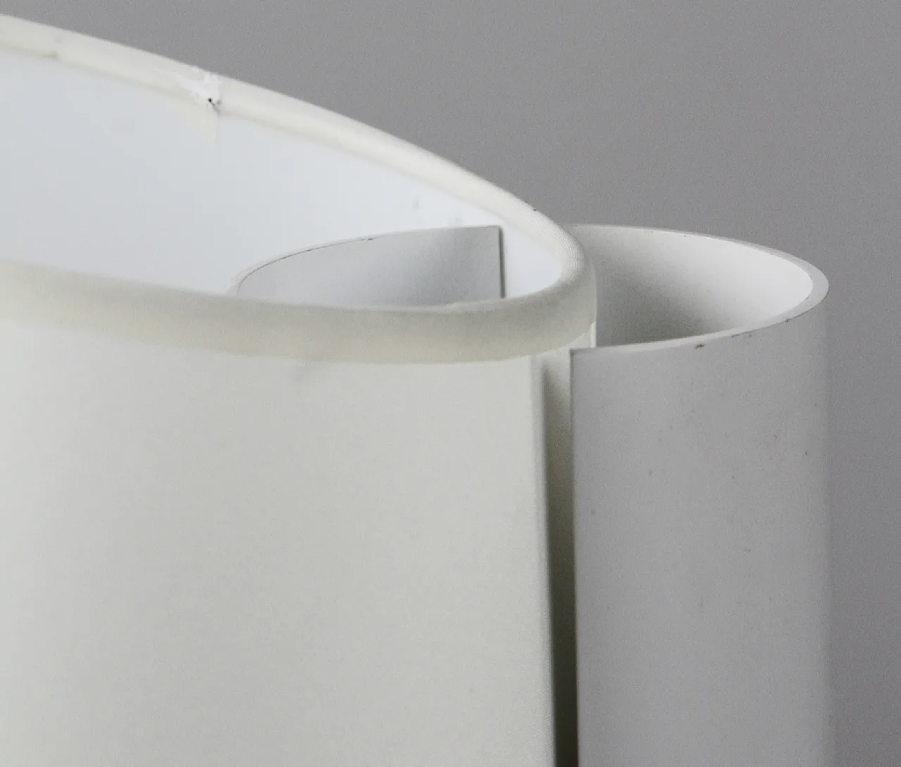 Lampada da tavolo in metallo laccato bianco, anni '60 8