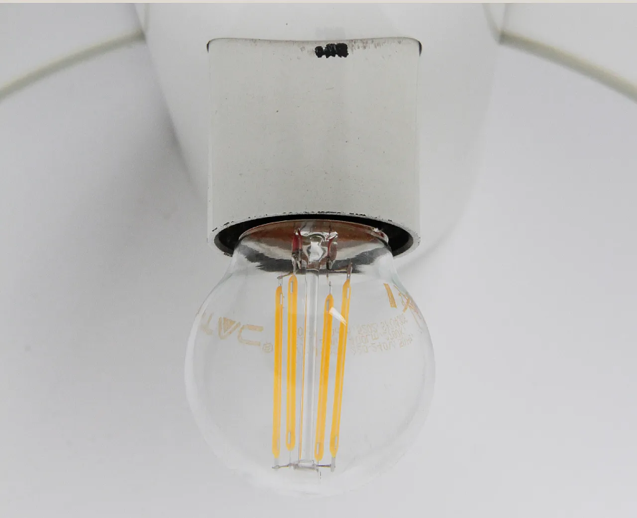 Lampada da tavolo in metallo laccato bianco, anni '60 9