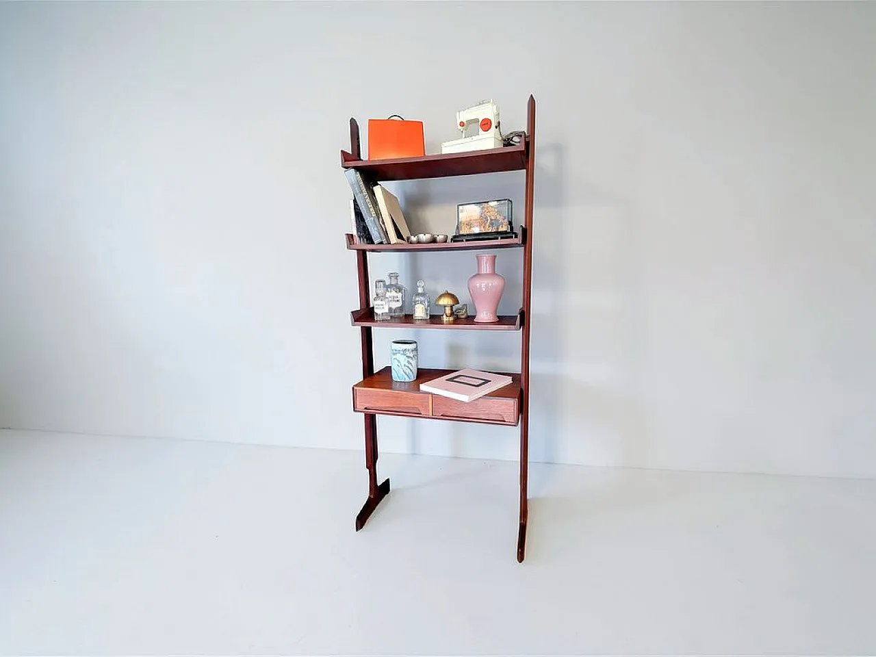 Libreria da terra in teak di Dassi, anni '60 2
