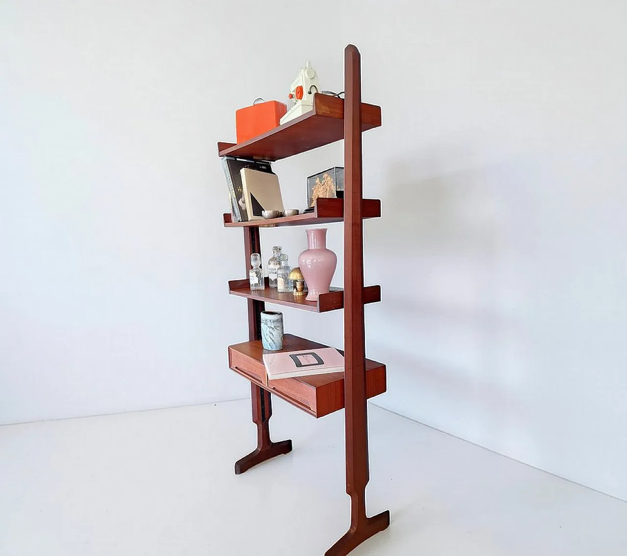Libreria da terra in teak di Dassi, anni '60 6