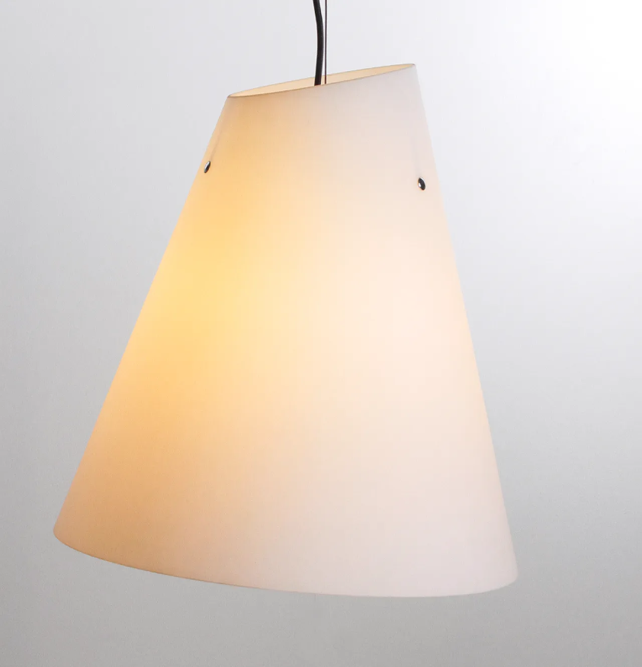 Lampada a sospensione in vetro incamiciato, anni '70 1