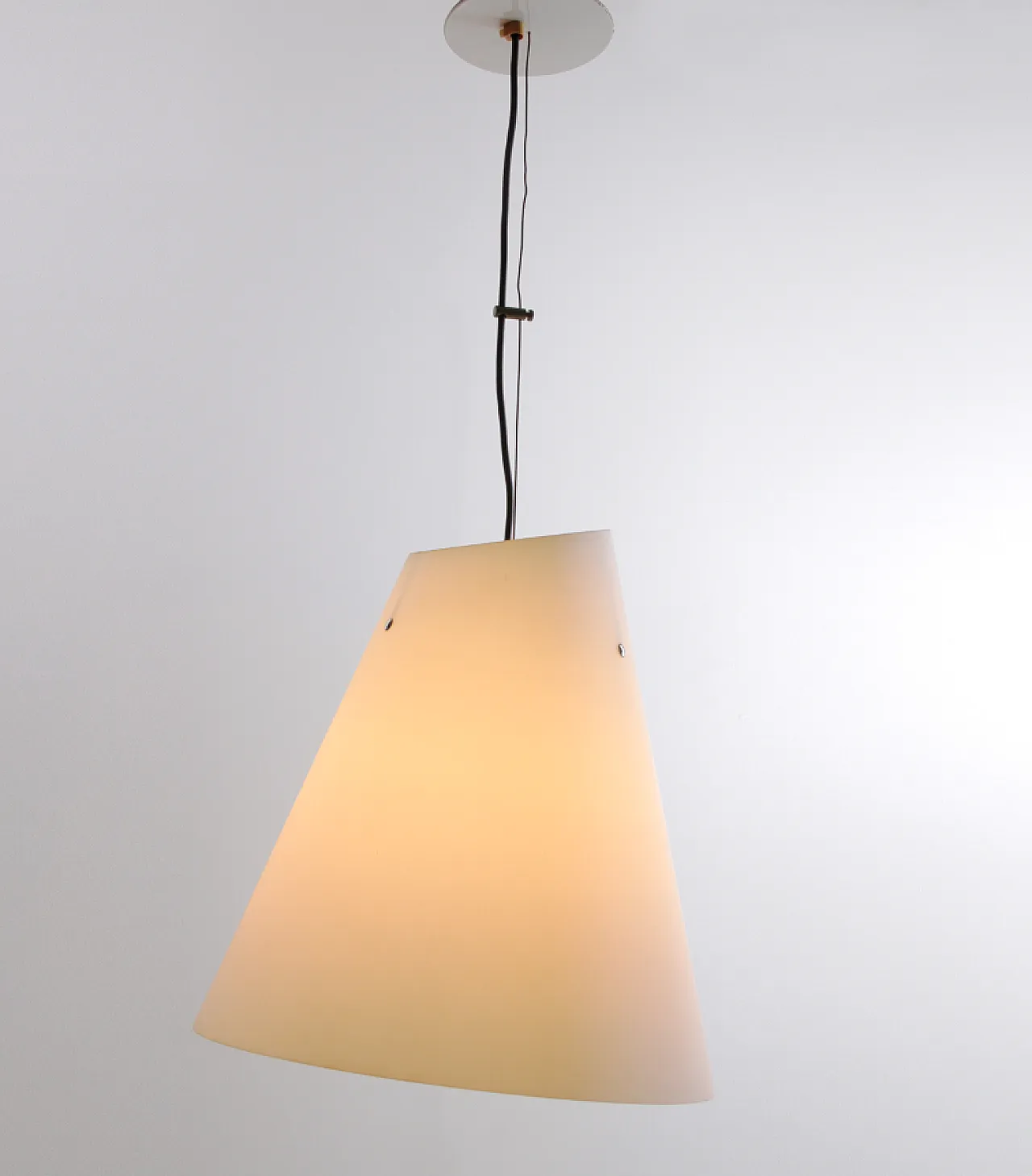 Lampada a sospensione in vetro incamiciato, anni '70 2